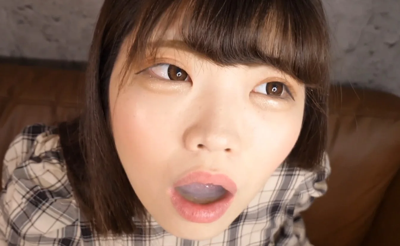 お口いっぱいに溜まったザーメン