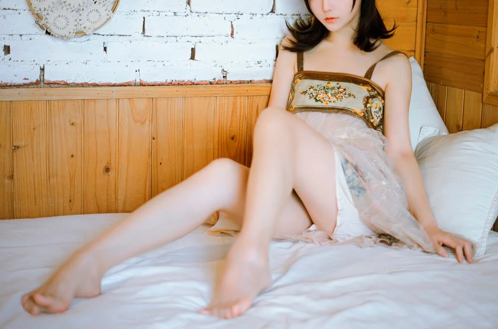 口元がセクシーな美女